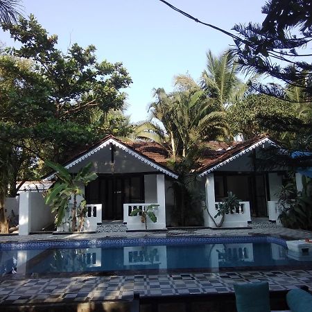 God'S Gift Morjim Hotel Buitenkant foto