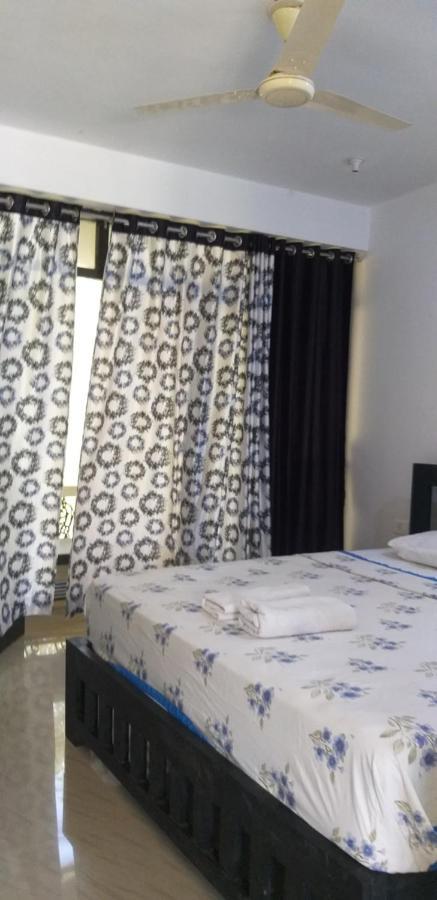 God'S Gift Morjim Hotel Buitenkant foto