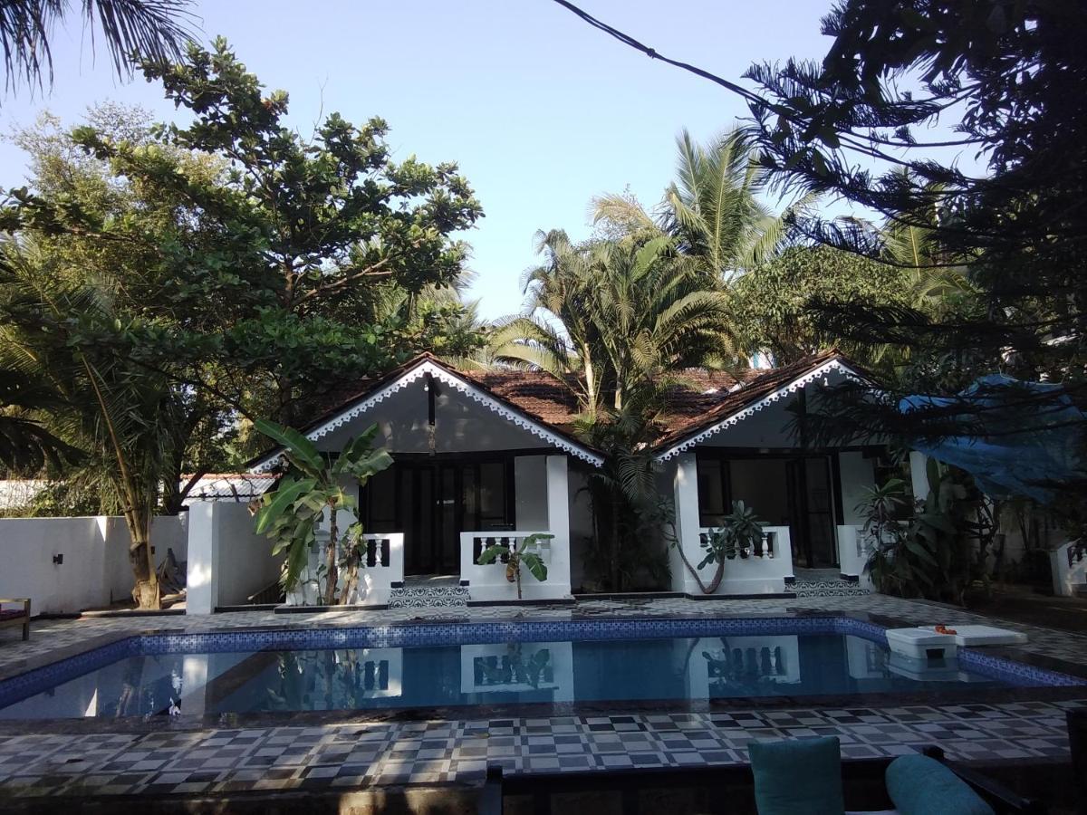 God'S Gift Morjim Hotel Buitenkant foto