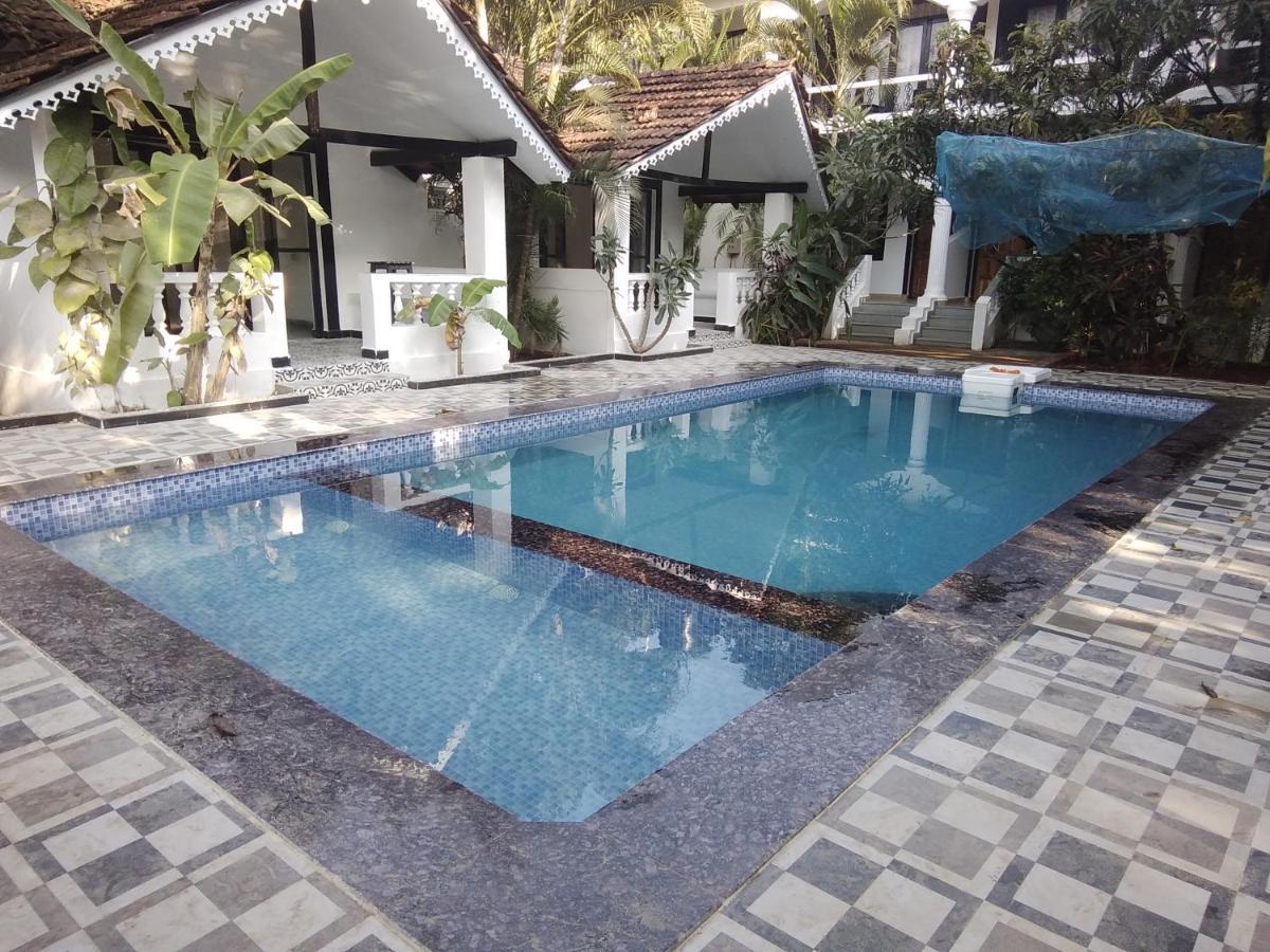 God'S Gift Morjim Hotel Buitenkant foto