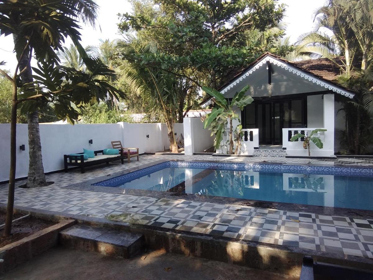 God'S Gift Morjim Hotel Buitenkant foto