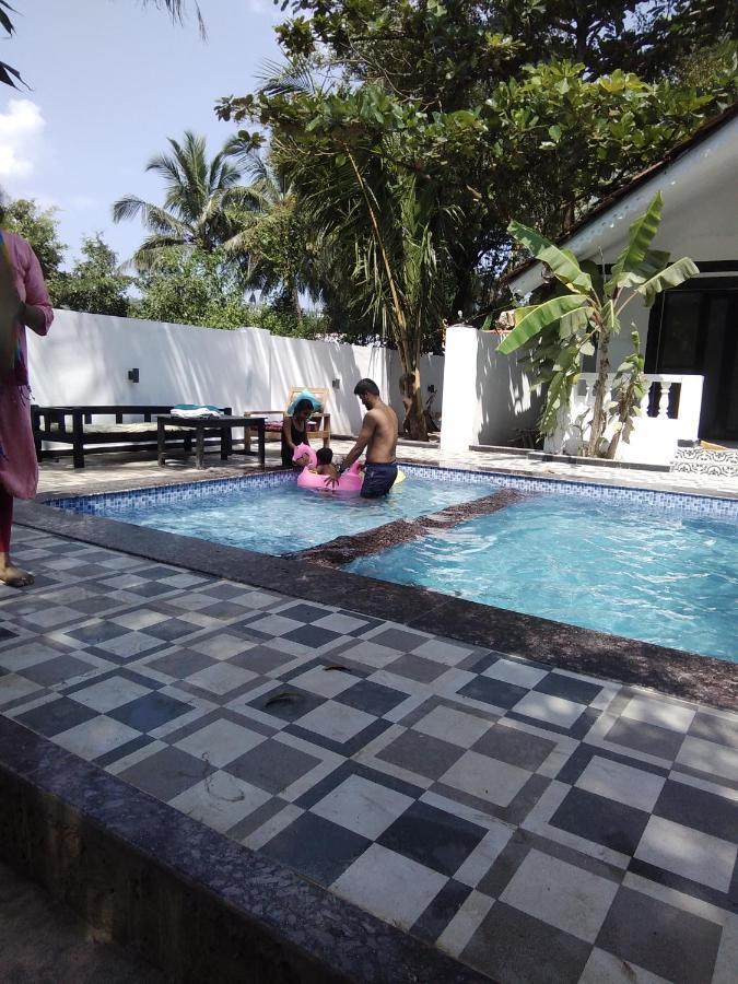 God'S Gift Morjim Hotel Buitenkant foto