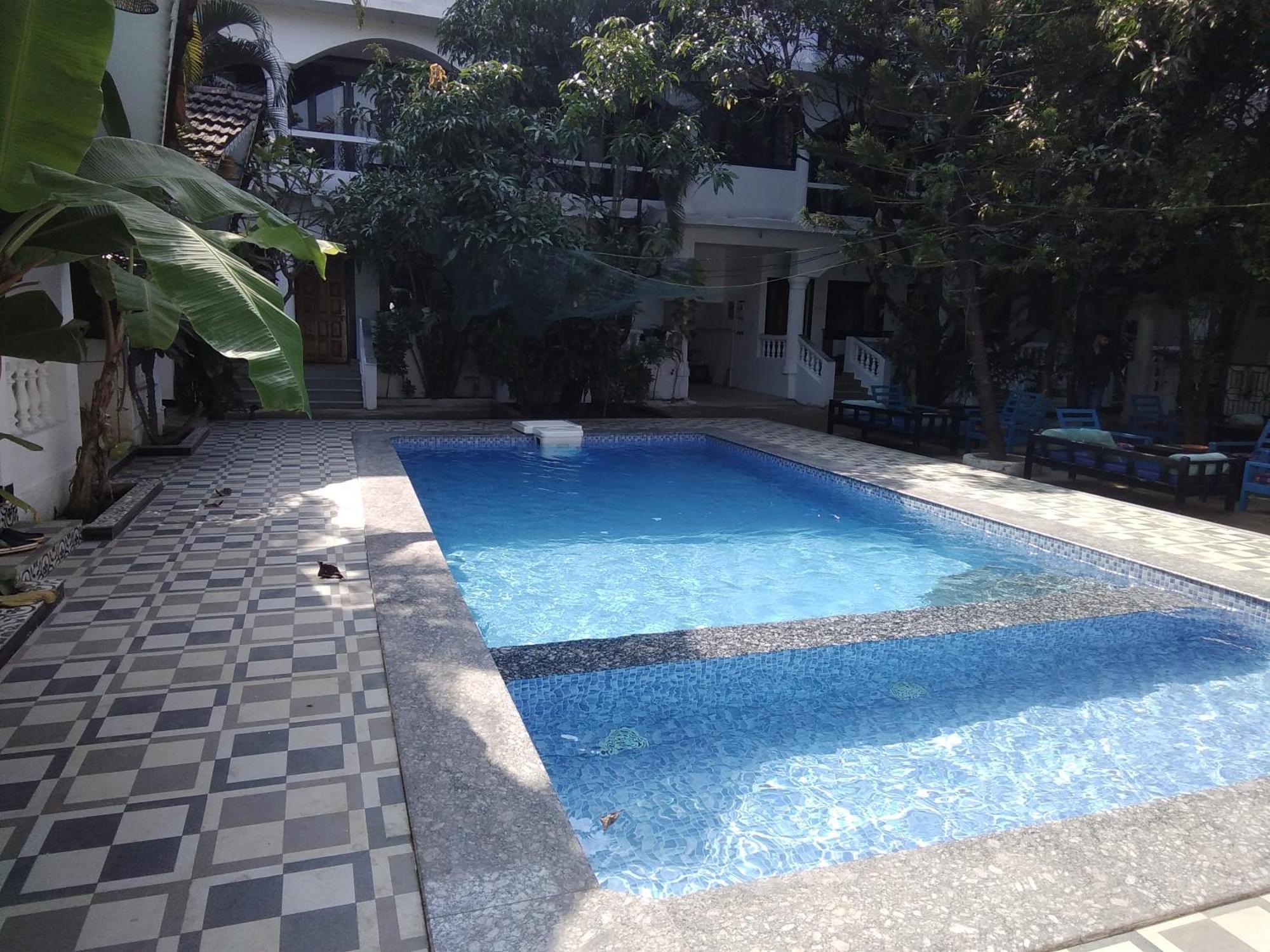 God'S Gift Morjim Hotel Buitenkant foto