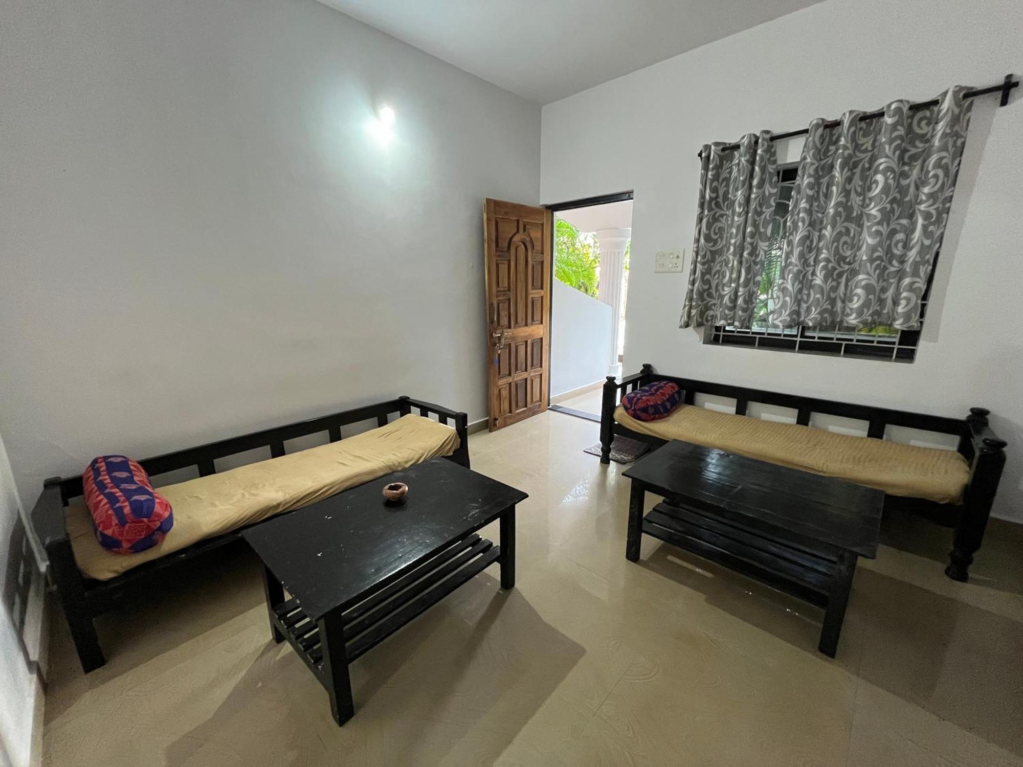 God'S Gift Morjim Hotel Buitenkant foto