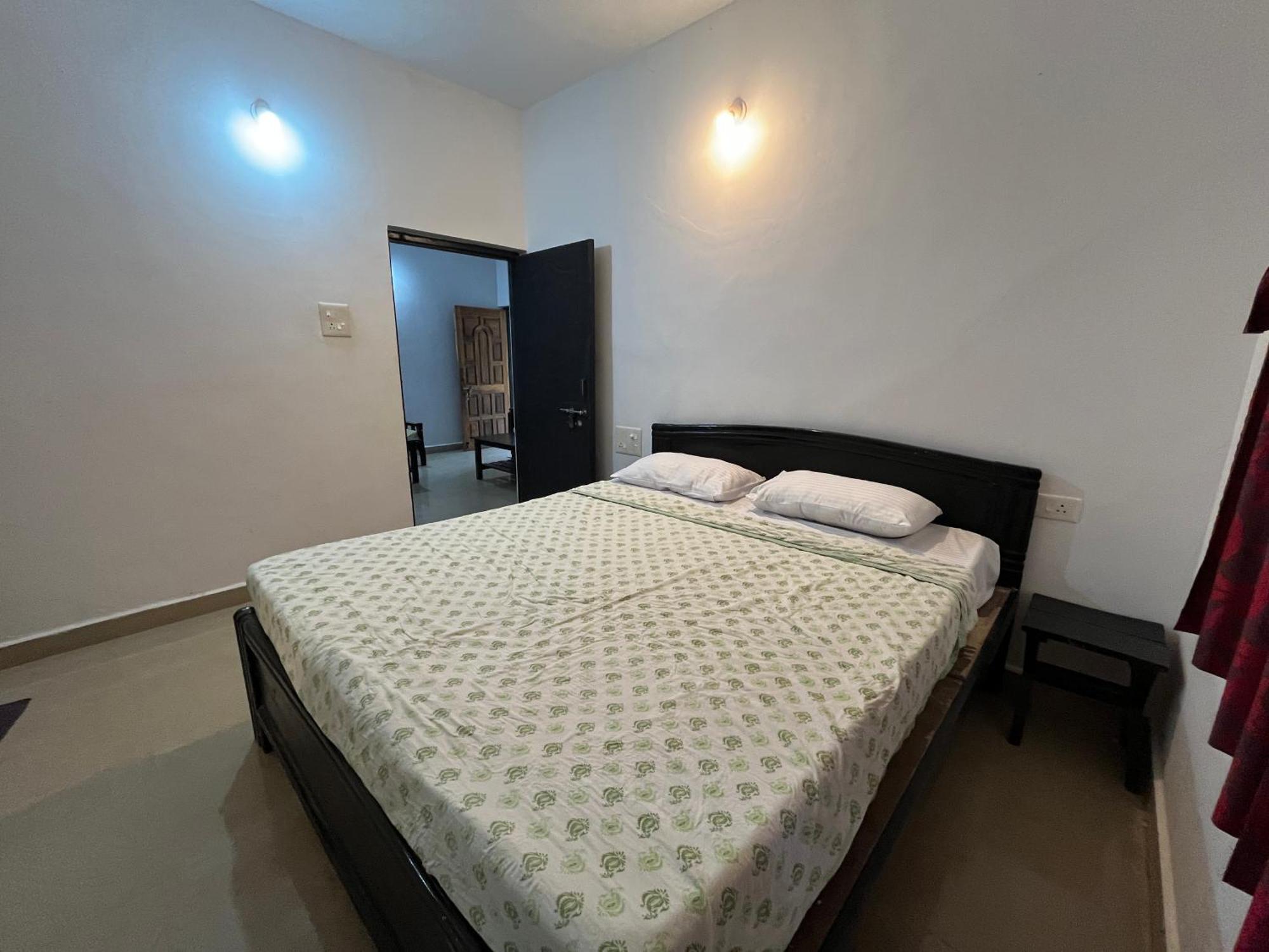 God'S Gift Morjim Hotel Buitenkant foto