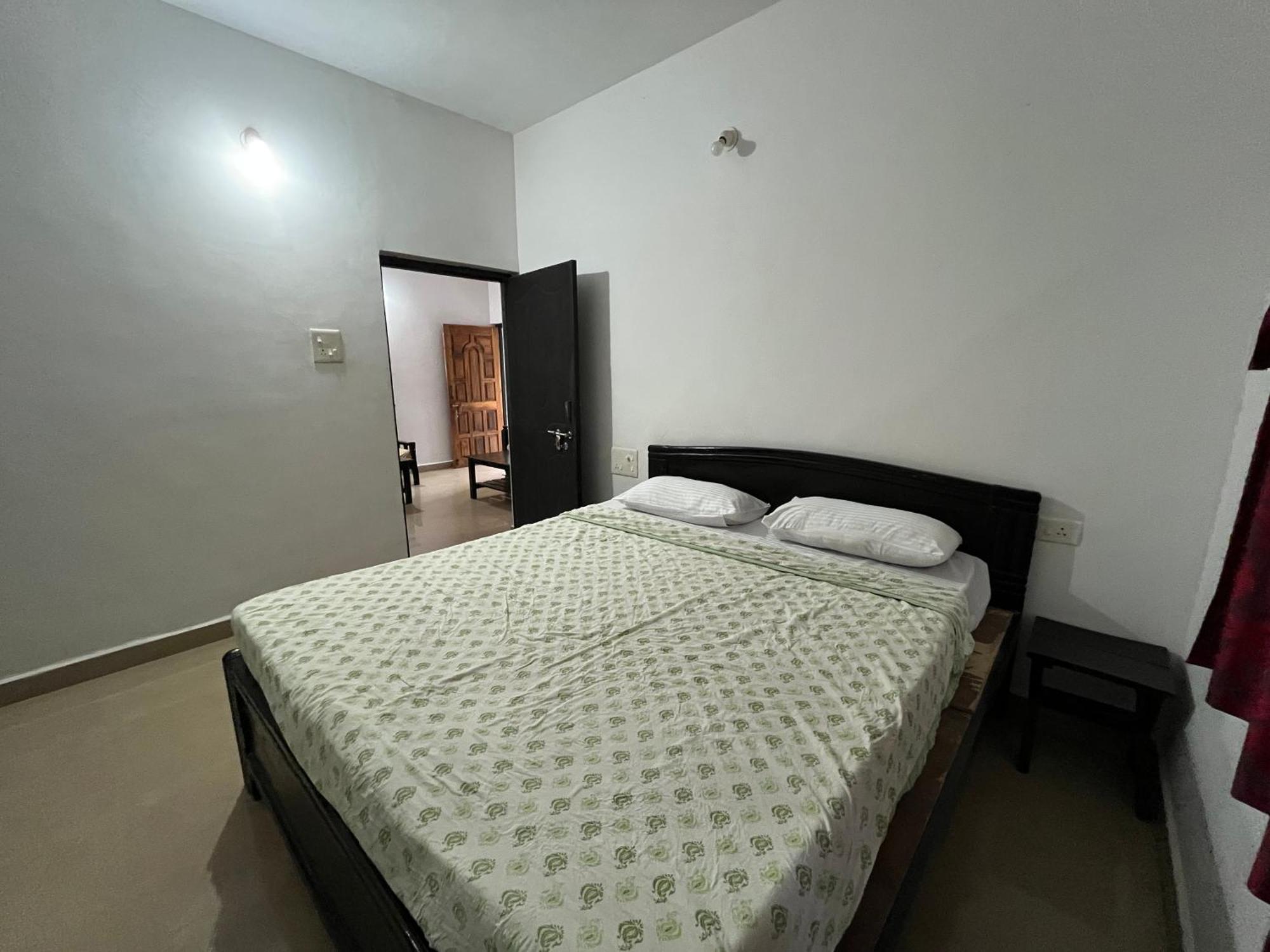 God'S Gift Morjim Hotel Buitenkant foto