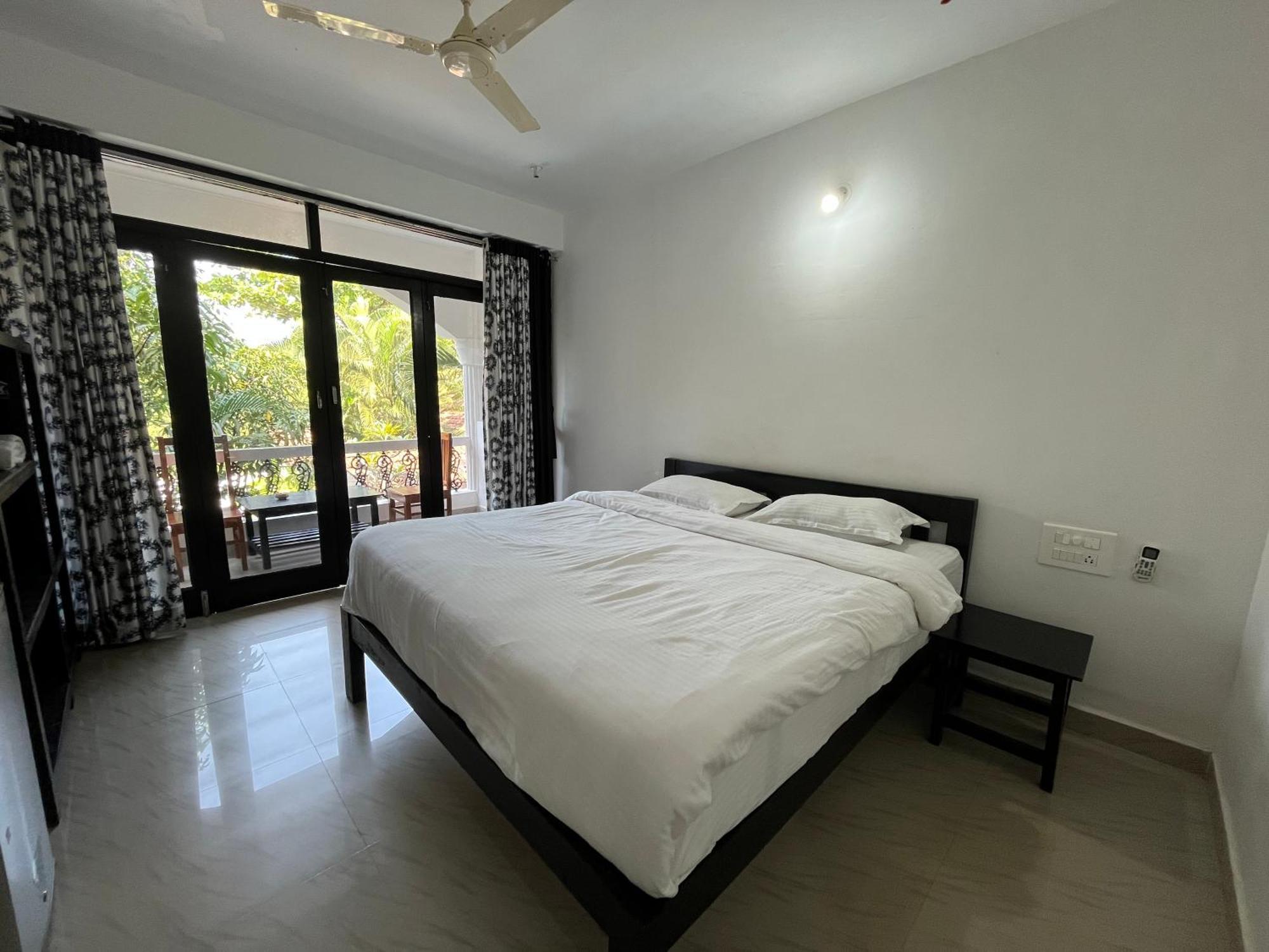 God'S Gift Morjim Hotel Buitenkant foto