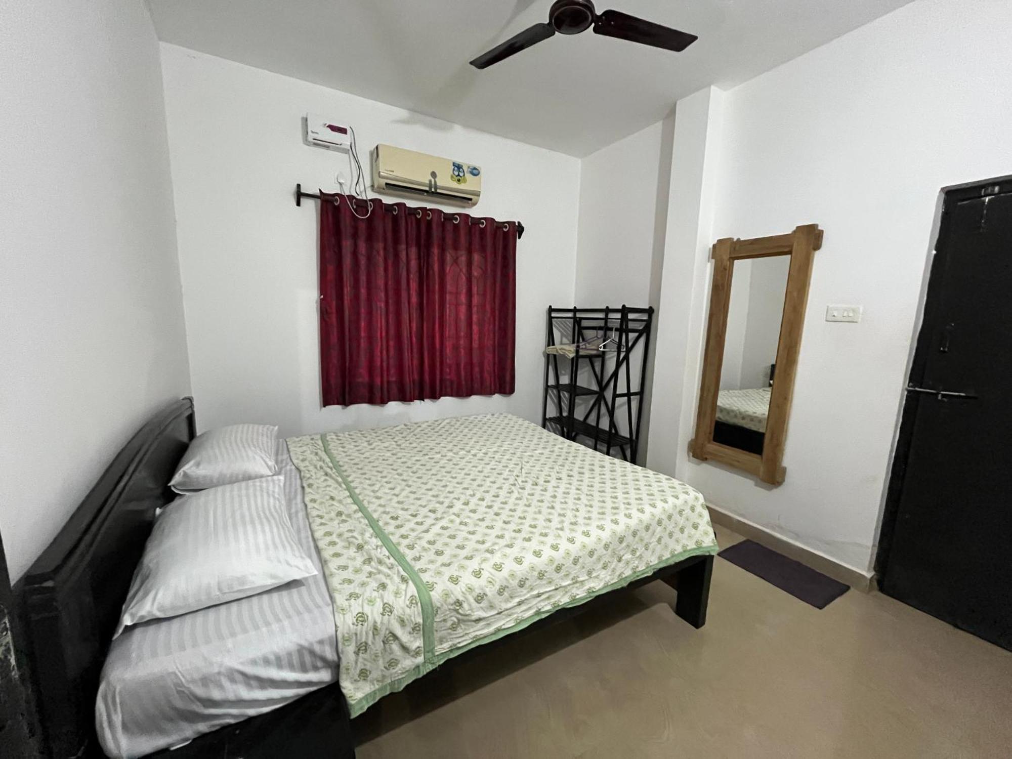 God'S Gift Morjim Hotel Buitenkant foto