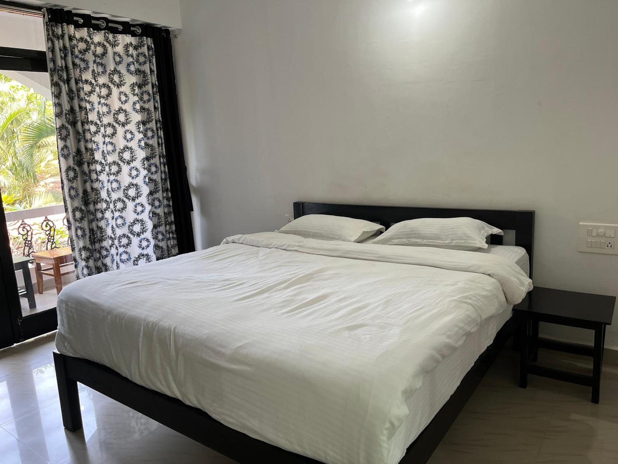 God'S Gift Morjim Hotel Buitenkant foto