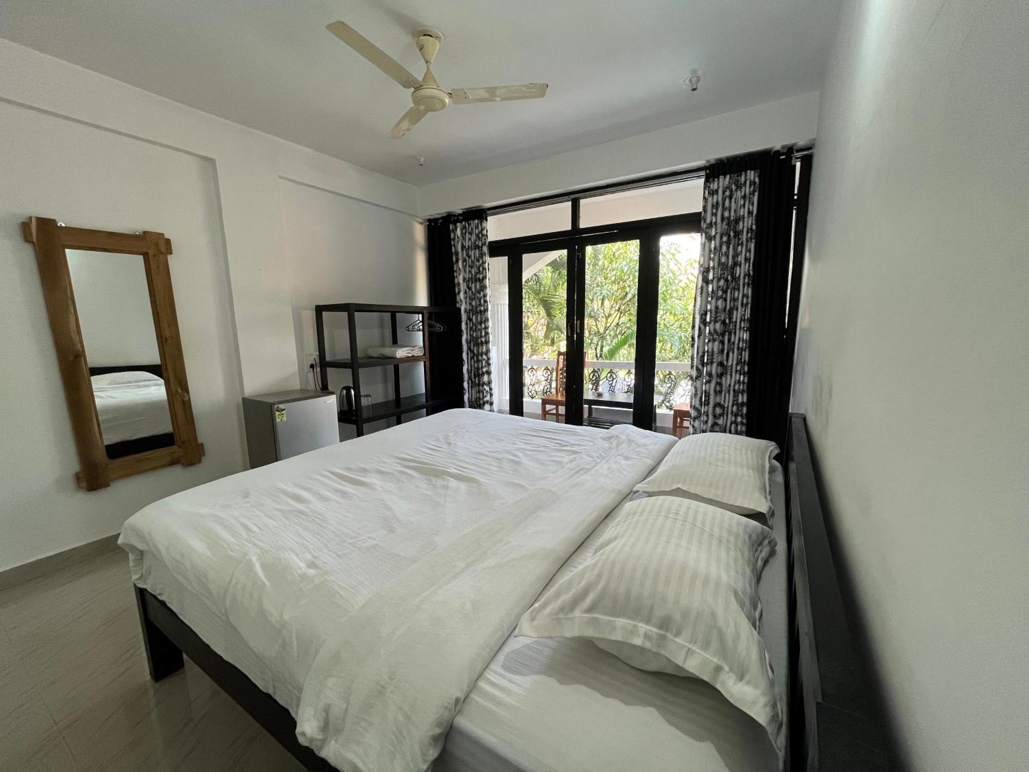 God'S Gift Morjim Hotel Buitenkant foto
