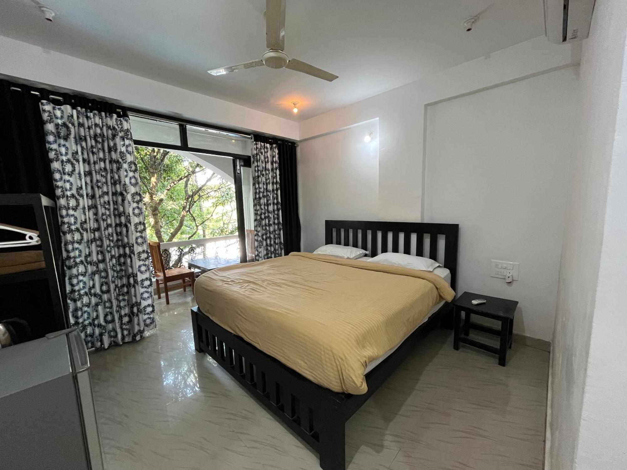 God'S Gift Morjim Hotel Buitenkant foto