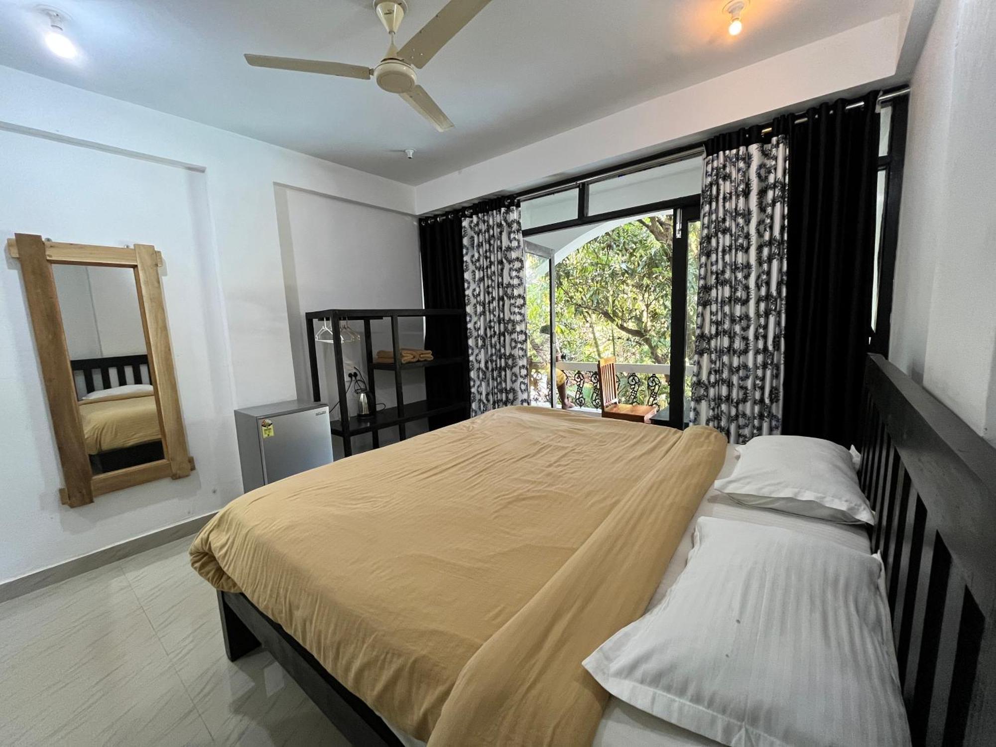 God'S Gift Morjim Hotel Buitenkant foto