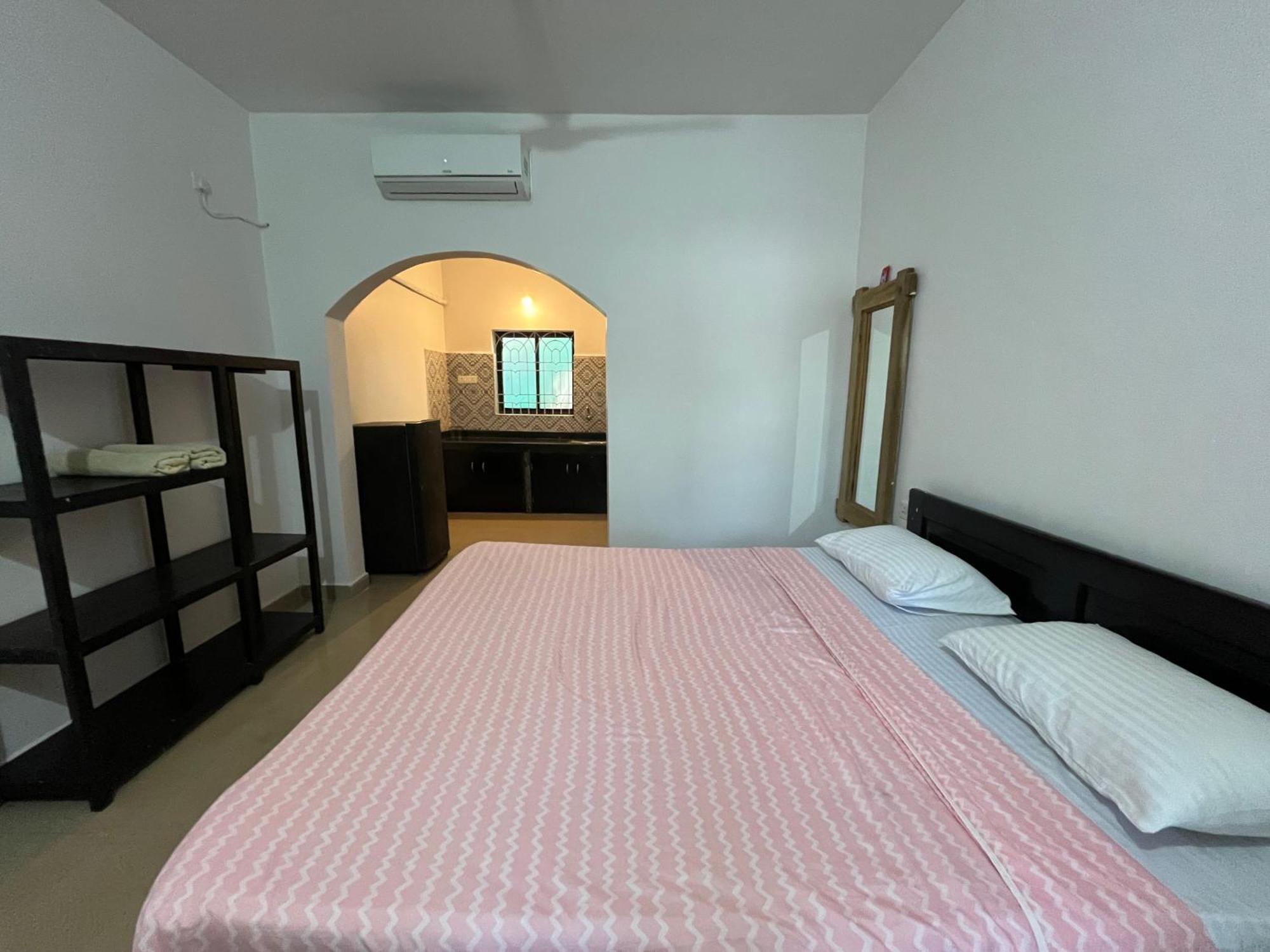 God'S Gift Morjim Hotel Buitenkant foto