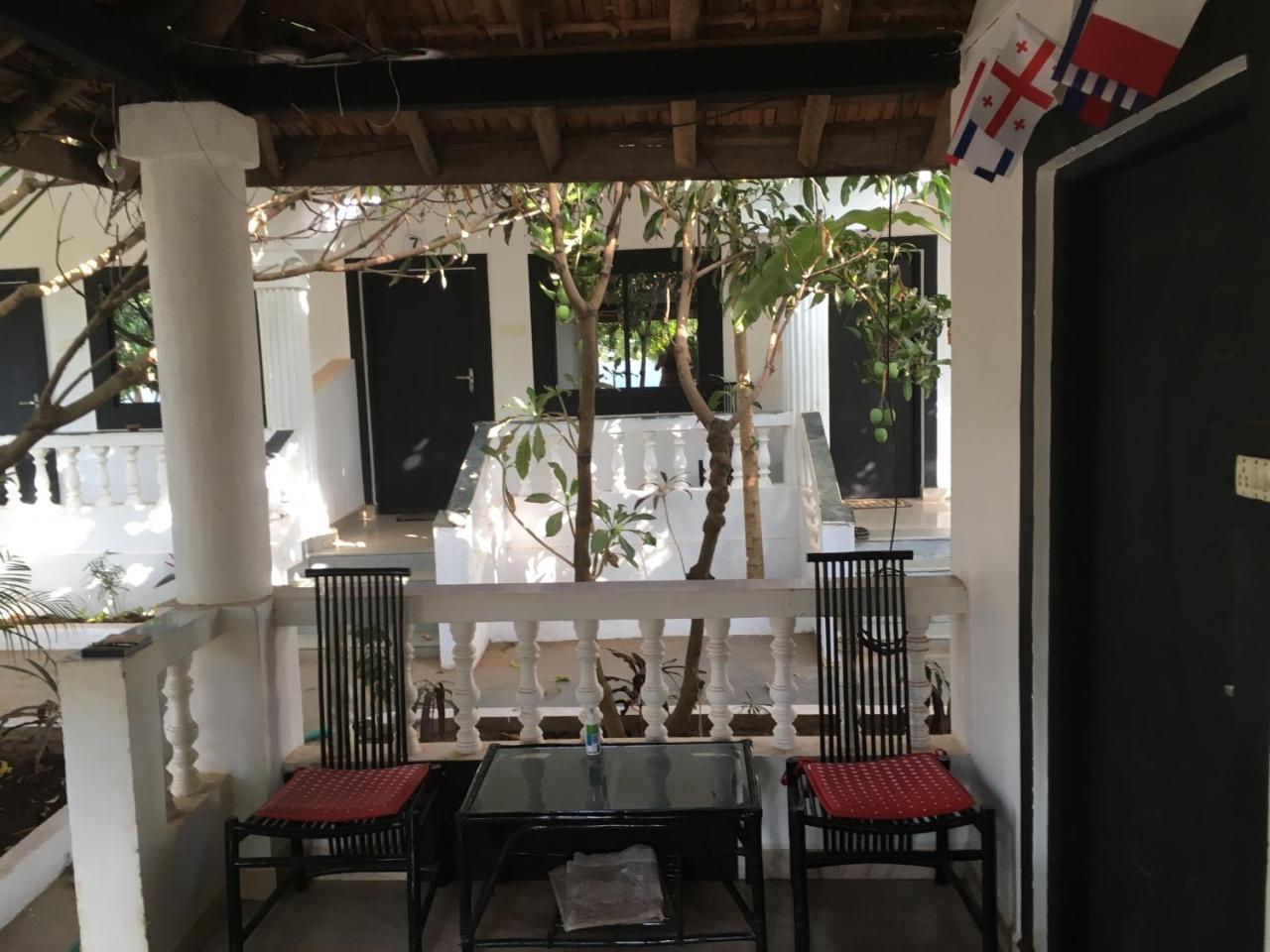 God'S Gift Morjim Hotel Buitenkant foto