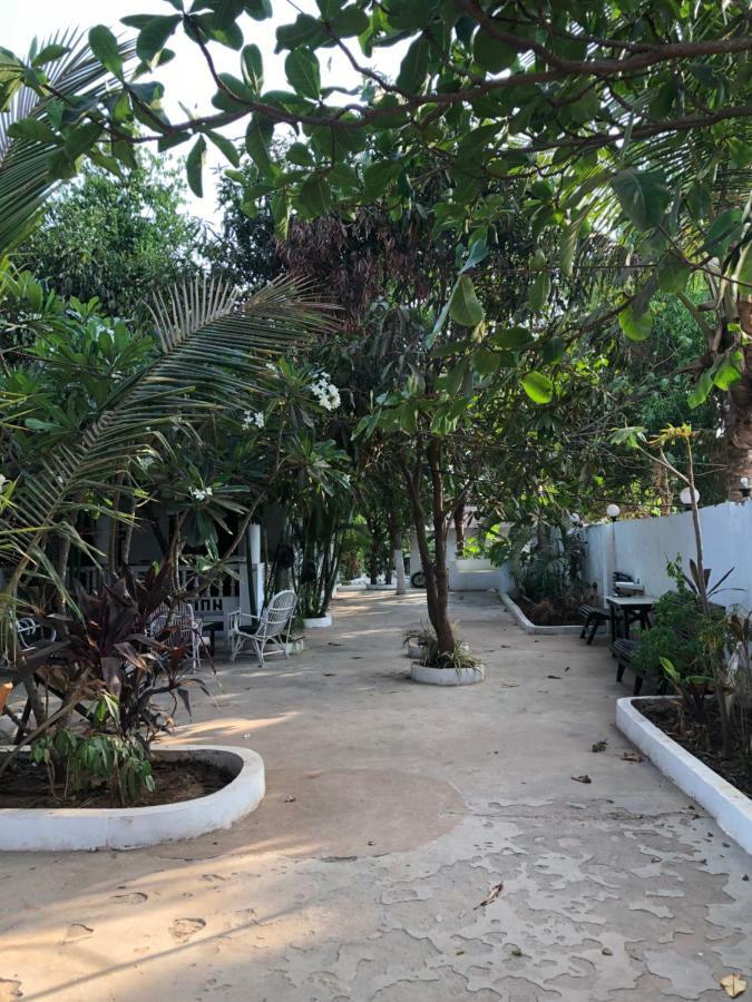 God'S Gift Morjim Hotel Buitenkant foto